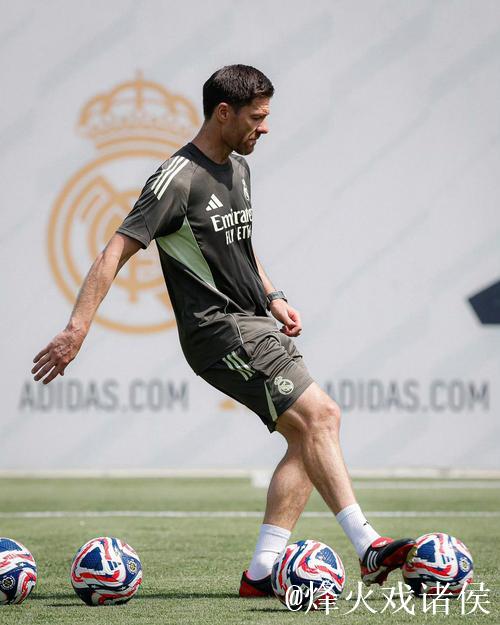 阿隆索：球员们支持我 目前专注于欧冠